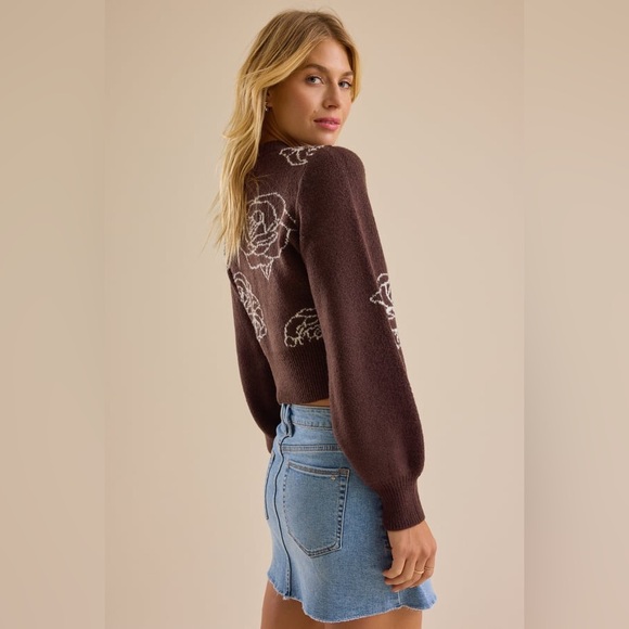 Patterned Rose Sweater - Picture 4 of 6